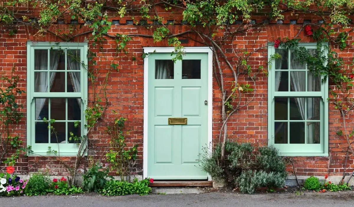 Low-Carbon Aluminium Windows: Manufacturing, Recycling & Embodied CO₂